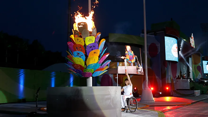 Chantel Petitclerc encendió el pebetero de los Juegos Parapanamericanos