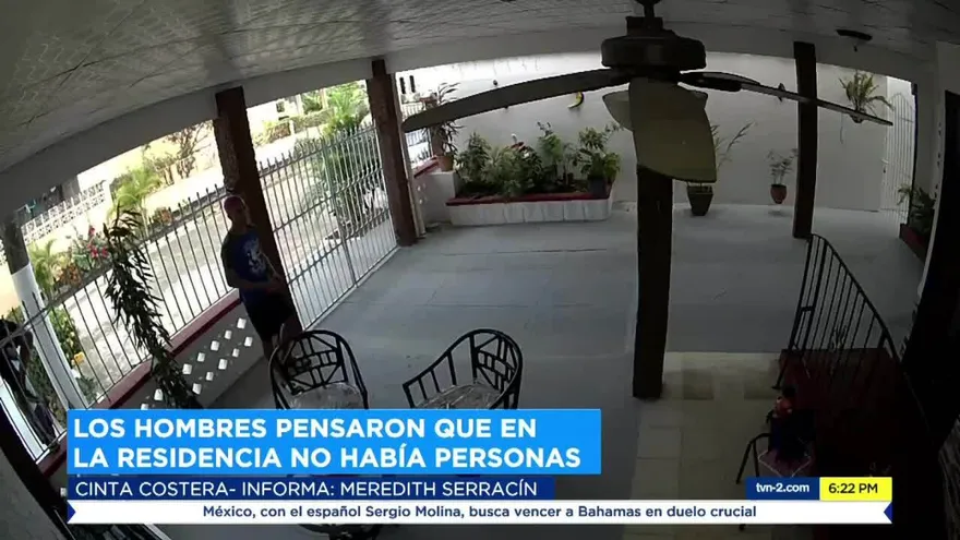Cámara de videovigilancia capta momento en que hombres se introducen en vivienda