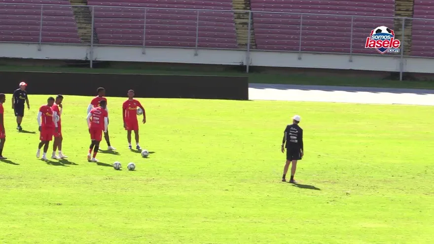 Atajada de Luis "manotas" Mejía