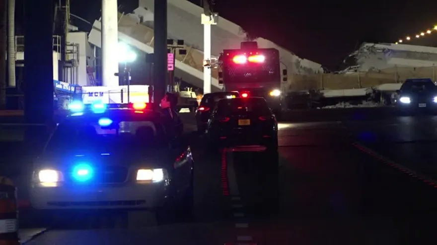 Al menos seis muertos por colapso de puente peatonal en Miami