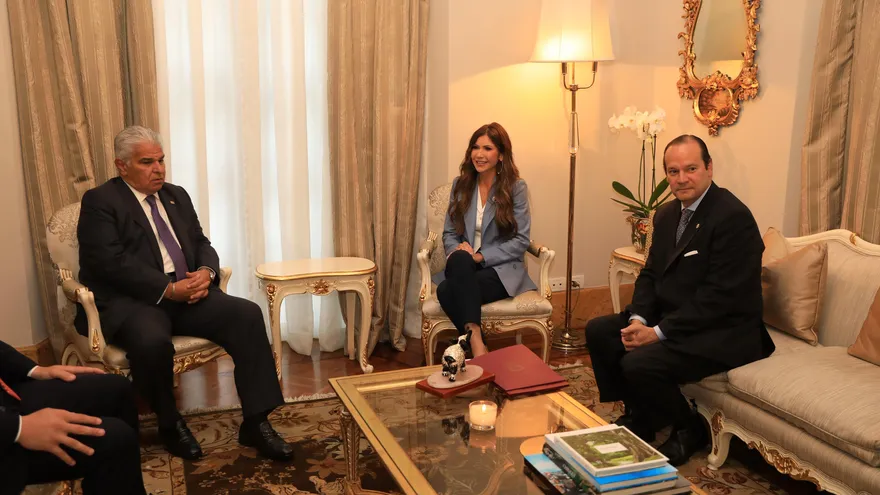 Encuentro entre la secretaria de Seguridad de Estados Unidos y el presidente Mulino