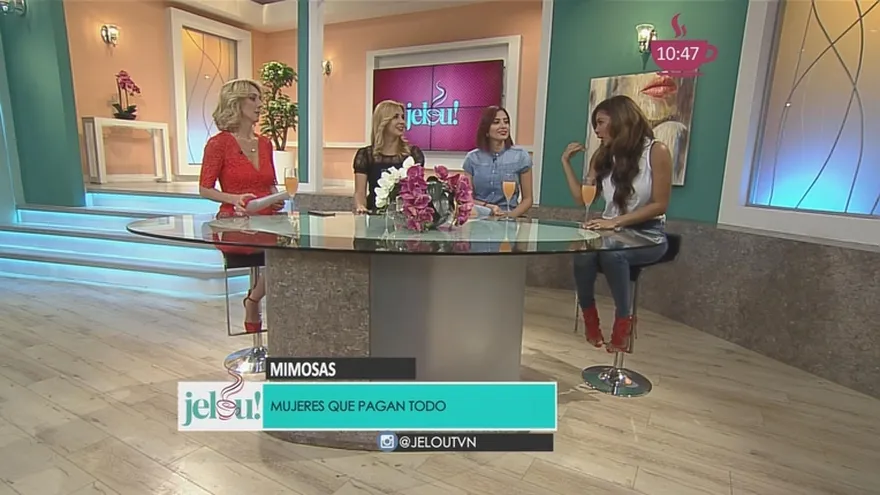 Mujeres que pagan todo