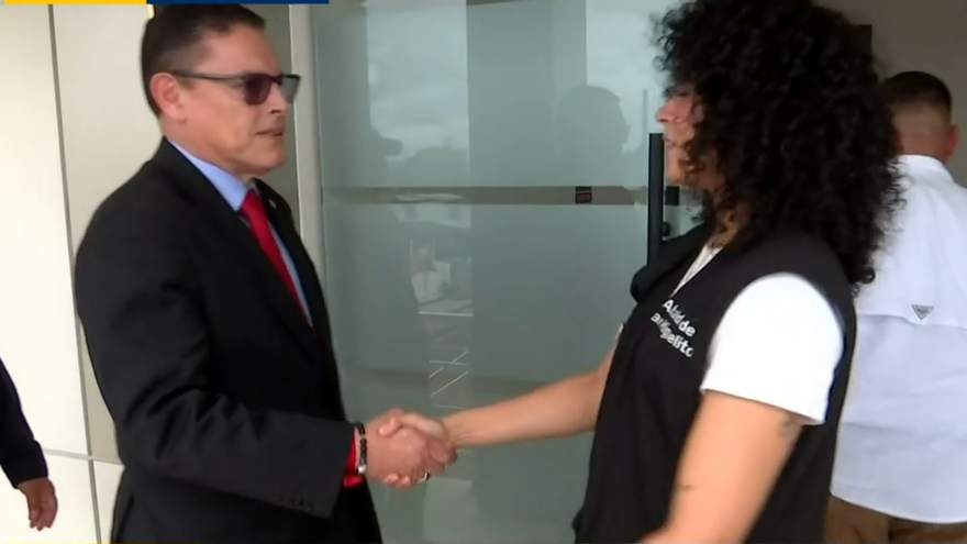 El ministro de Seguridad, Frank Ábrego se reúne con la alcaldesa de San Miguelito, Irma Hernández.