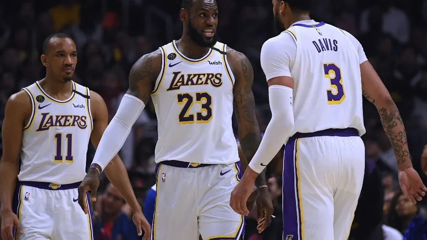 Jugadores de los Lakers a cuarentena por 14 días