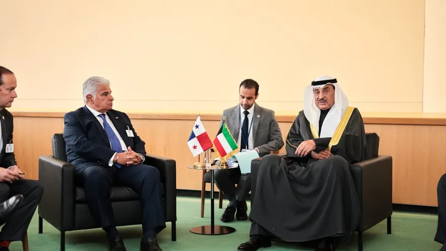 El presidente de la República, José Raúl Mulino junto al príncipe heredero del Estado de Kuwait, Sabah Al-Khaled Al-Hamad