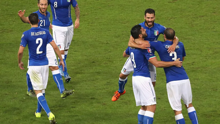 Italia venció a Noruega, que irá a repechaje