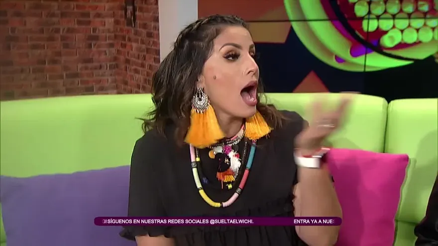 Iris de Arco vs. Las Nanas de su edificio - Parte 1