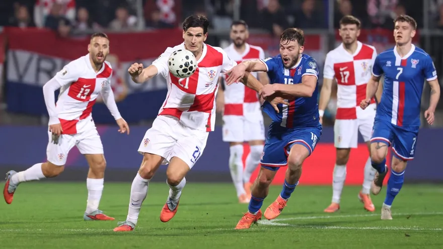 Acción de las eliminatorias UEFA Croacia vs Islas Faroes