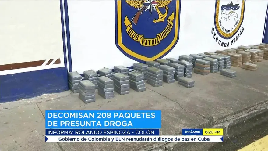 Decomisan 208 paquetes de droga en una embarcación en Colón