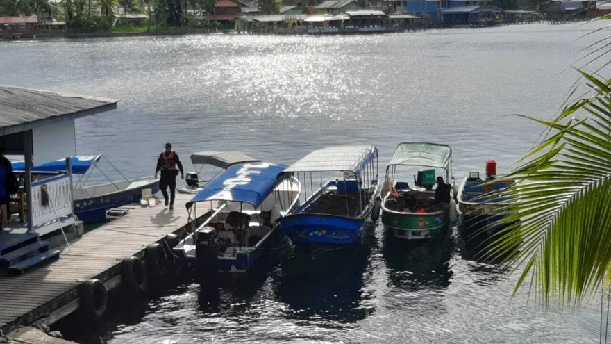 Policía aprehende a 3 conductores de lancha por violar toque de queda en Bocas del Toro