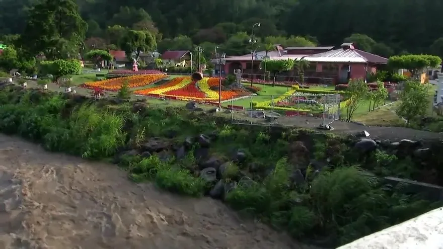 Expertos realizan estudios en el río Caldera y el Volcán Barú