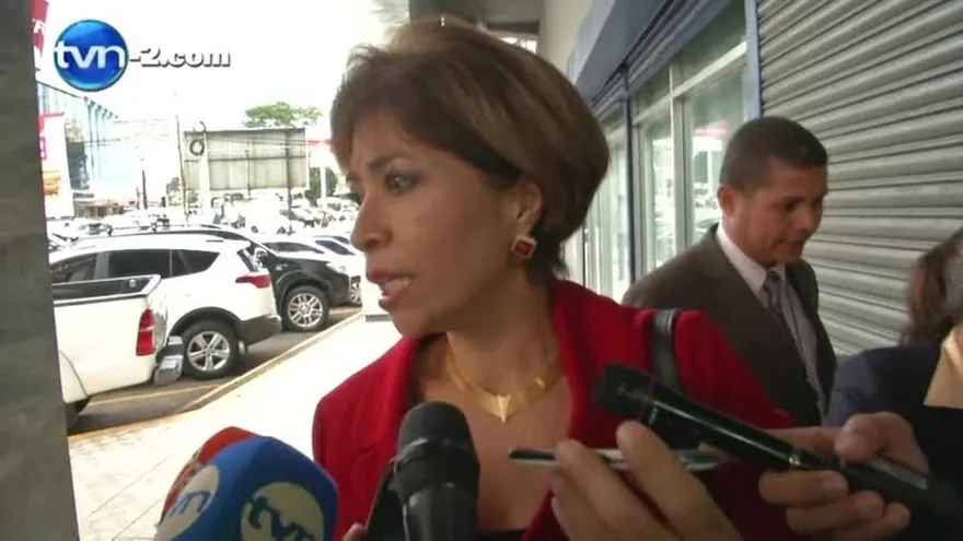 Contraloría entregan informe de auditoría por el caso de las mochilas escolares