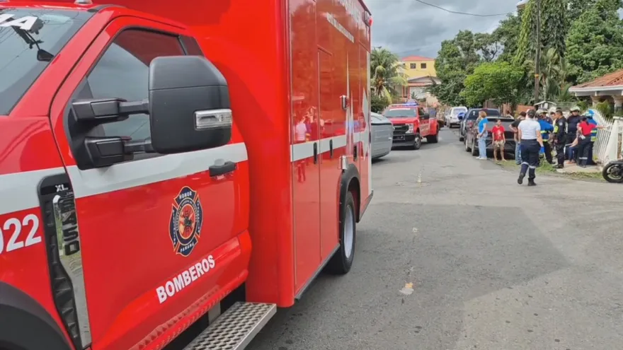 Diciembre es un mes de alta movilidad a nivel nacional debido a celebraciones y actividades especiales, lo que incrementa el riesgo de accidentes en calles y avenidas. Ante este panorama, el Cuerpo de Bomberos en la provincia de Veraguas hizo un llamado a conductores y peatones para reforzar las medidas de prevención vial.