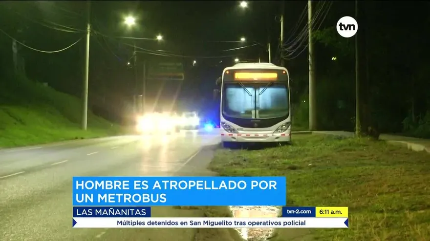 Hombre es atropellado por un metrobús