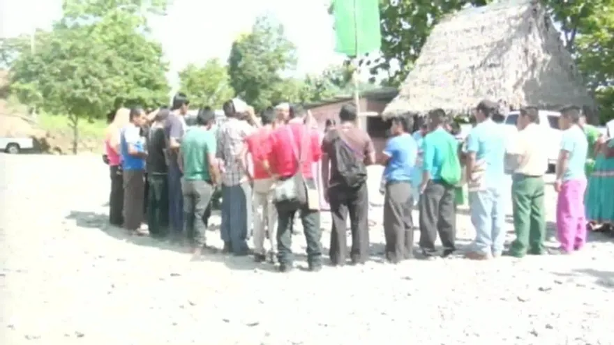 Indígenas mantienen bloqueada la entrada del proyecto Barro Blanco