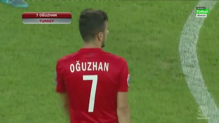 Turquía noquea a Holanda y la deja contra las cuerdas 3-0