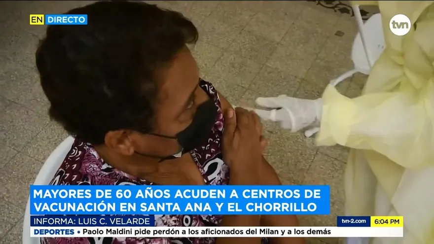 Mayores de 60 años acuden a vacunarse en Santa Ana y El Chorrillo