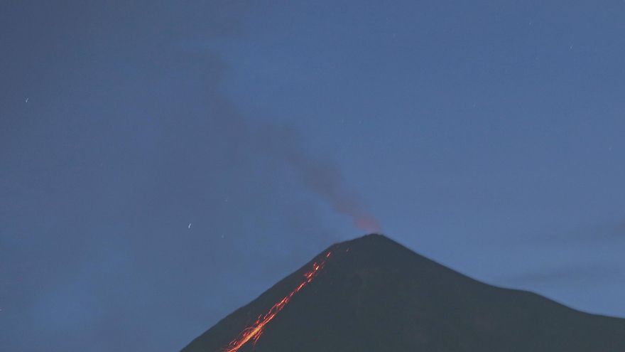 Vista del volcán de Fuego en Alotenango (Guatemala)