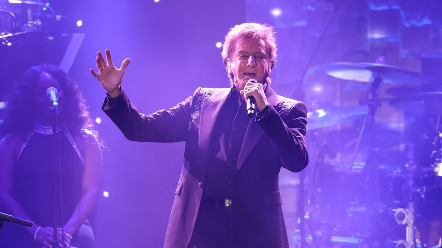 El cantante Barry Manilow