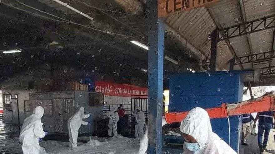 Realizan limpieza exhaustiva en terminal de buses de la ciudad de Colón