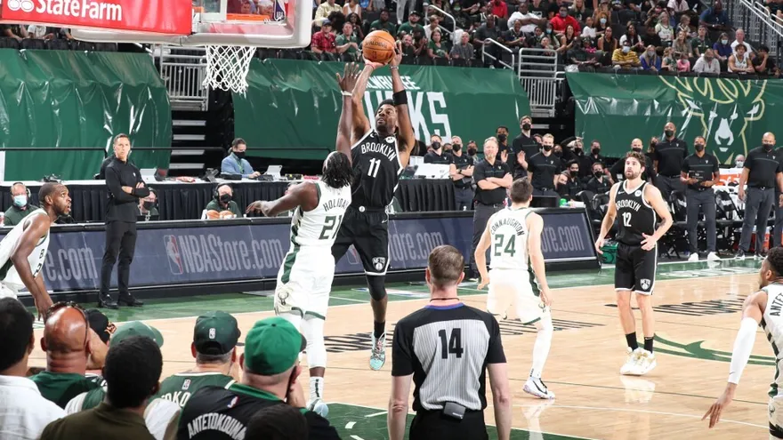 Jugadores de la NBA sin vacunar no cobrarán por partidos perdidos