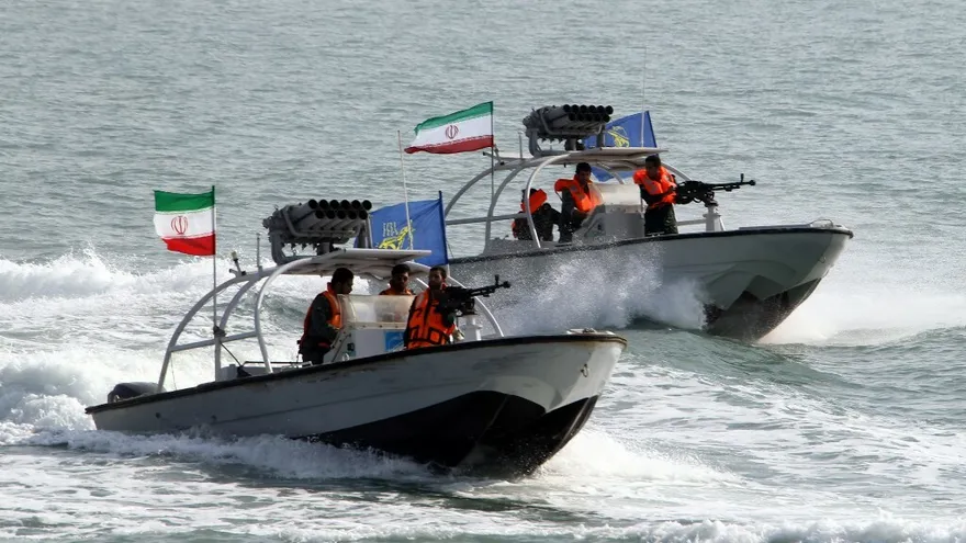 Irán intercepta un barco 'extranjero'.