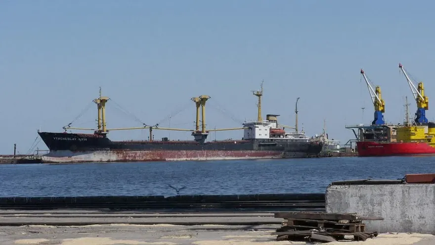 Rusia captura tres buques militares ucranianos en el mar Negro