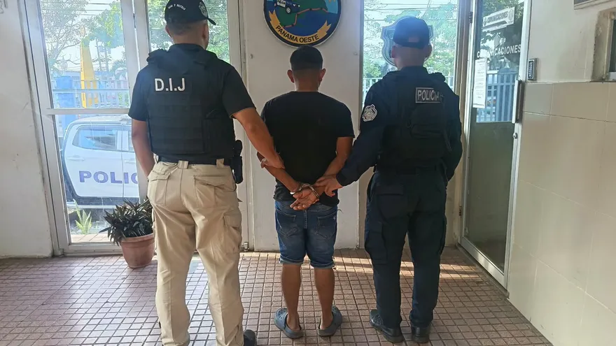Uno de los sospechosos capturados por la Policía Nacional