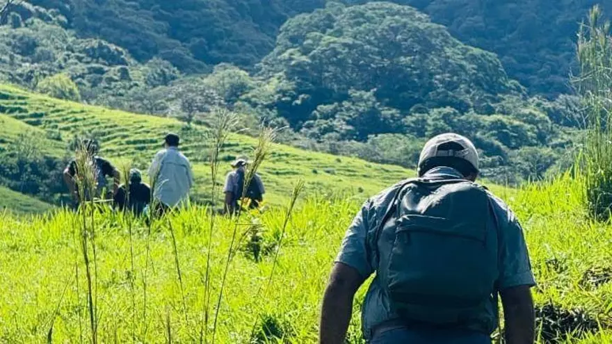 Enfrentar los conflictos entre la ganadería y la vida silvestre, tras participar en un diálogo comunitario.