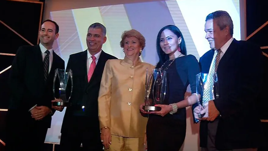 Luis Mouynes (gerente de TVN Media), Temi De Obaldía (VP de Servicios Informativos de TVN), Baty Eleta de Brenes (presidenta de la Fundación Eleta), Elizabeth Garrido A. (Jefe Digital de Noticias de TVN) y Fernando Martínez (Jefe de Investigación de TVN)