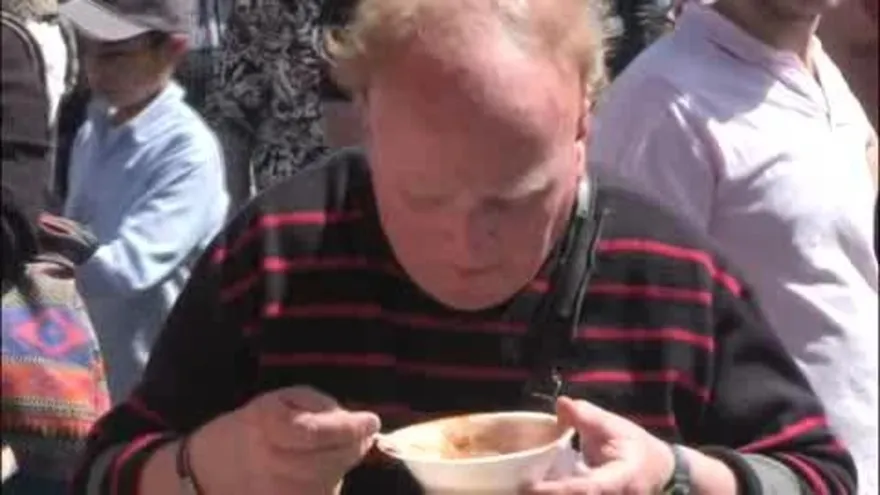 Cocinan en Uruguay un guiso de lentejas de 3.345 kilos en busca del récord Guinness