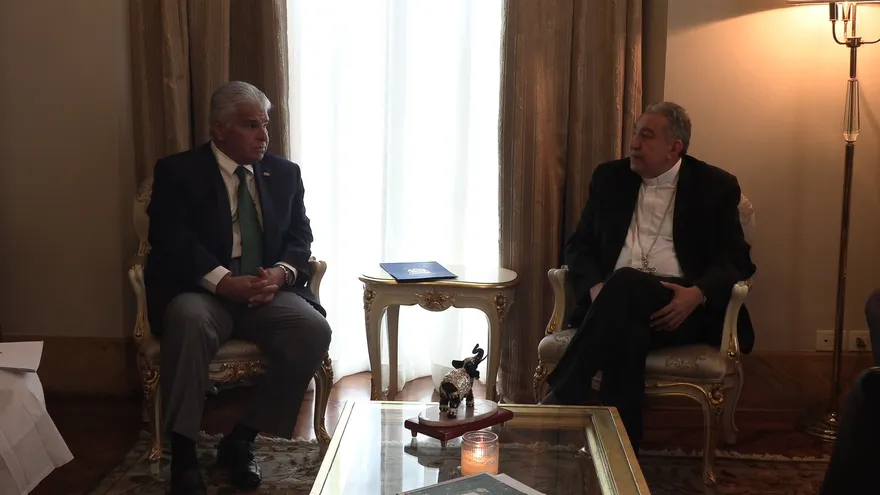 Presidente José Raúl Mulino y monseñor José Domingo Ulloa