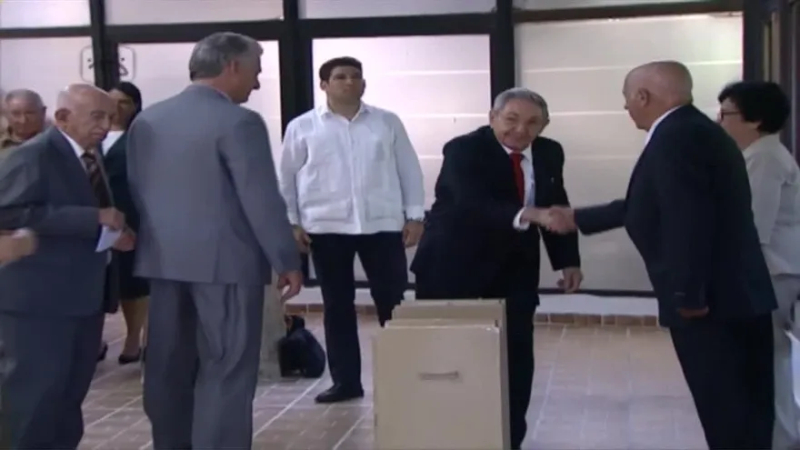 Raúl Castro votó por su sucesor a la presidencia en Cuba