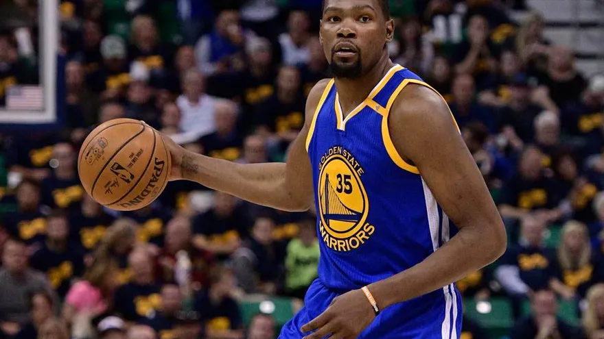 Kevin Durant llevó a los Golden State Warriors al título de la NBA.