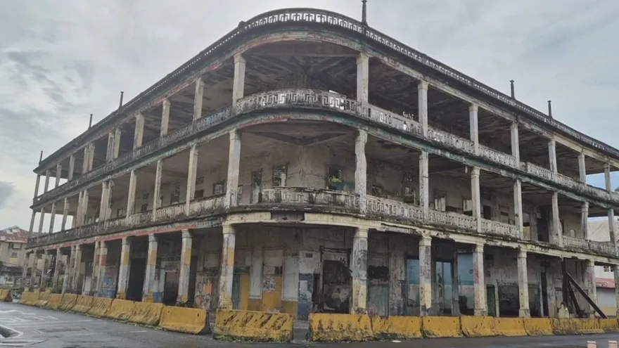 Las deterioradas instalaciones de la emblemática Casa Wilcox de Colón.