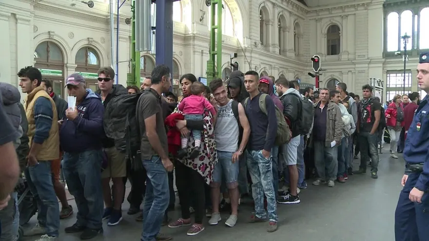 "Migrantes cambiarán el país", dice Merkel