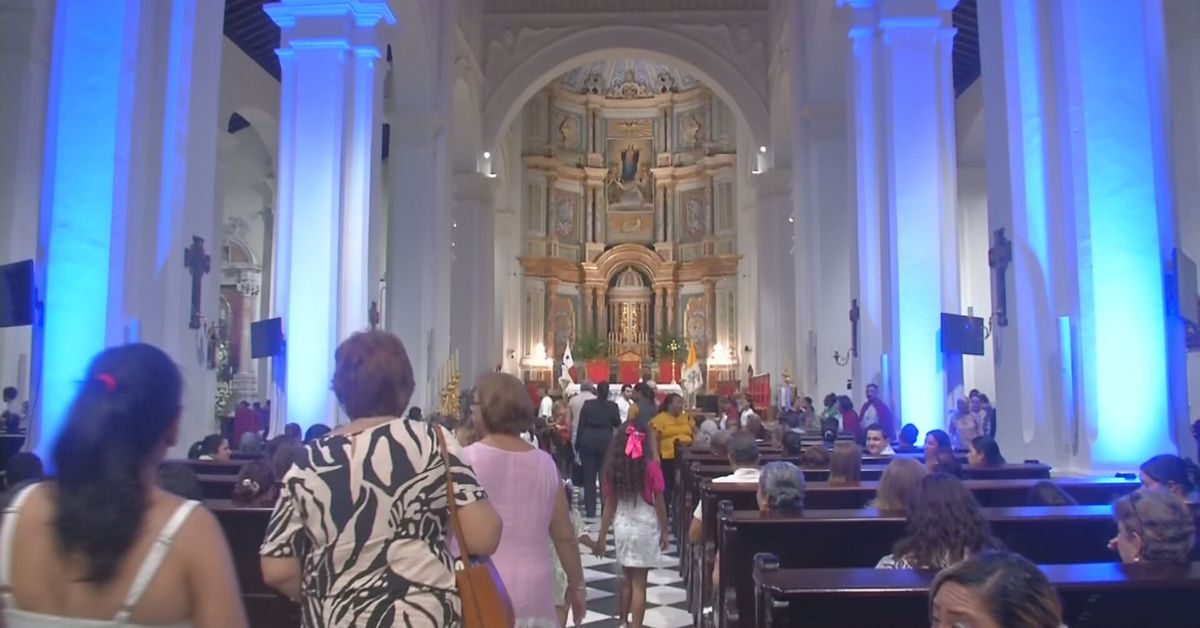 Panamá vive el Jueves Santo con la tradicional visita a los siete templos en el Casco Antiguo