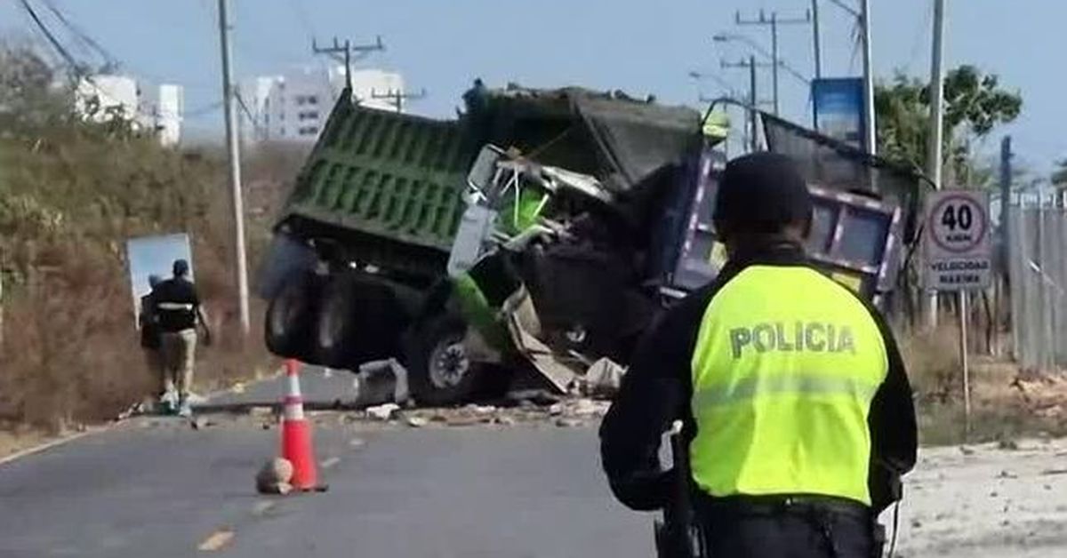 Dos muertos en colisión frontal entre camiones en vía hacia Playa Blanca