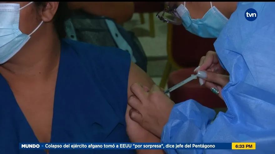 Avanza vacunación de tercera dosis en hospitales nacionales