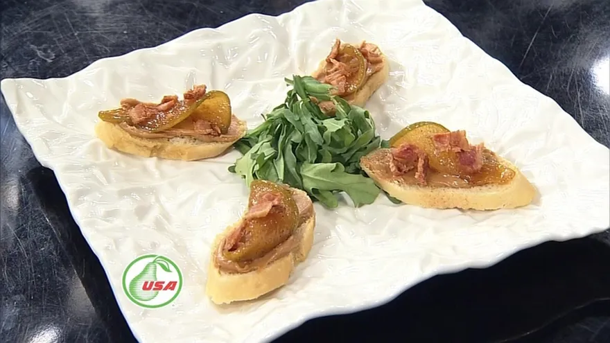 Receta - Crostinis de pera y bacon