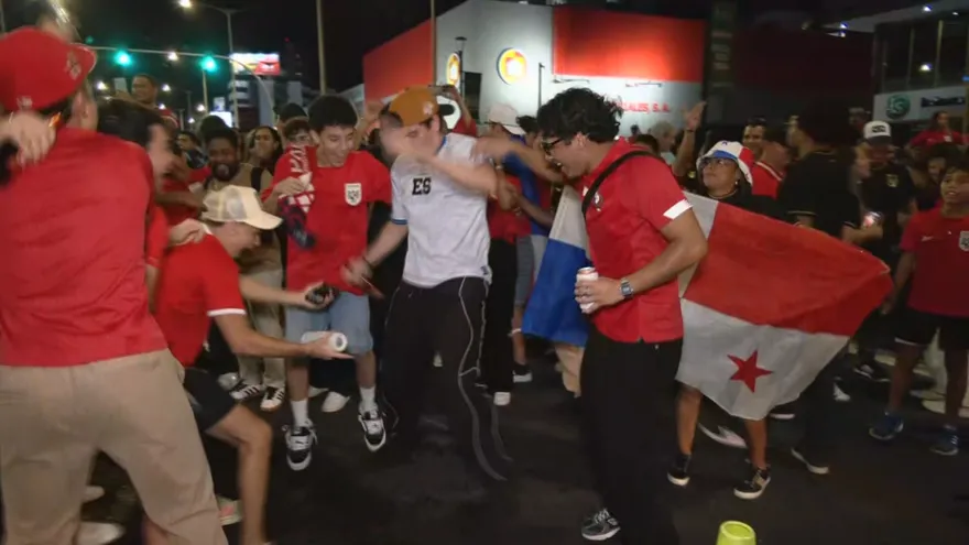 Los panameños celebran en las calles el triunfo de la Selección, que obtuvo su segunda clasificación a un Mundial.