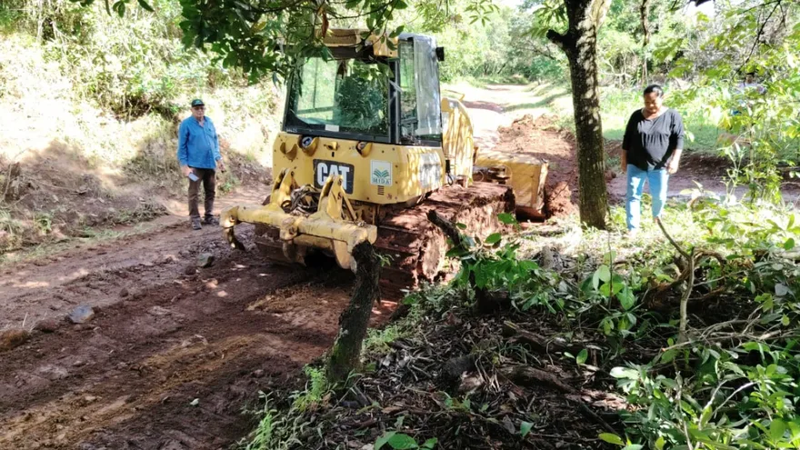 MIDA continúa con trabajos de rehabilitación de caminos de producción
