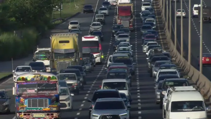 Miles de vehículos se desplazaron hacia el interior