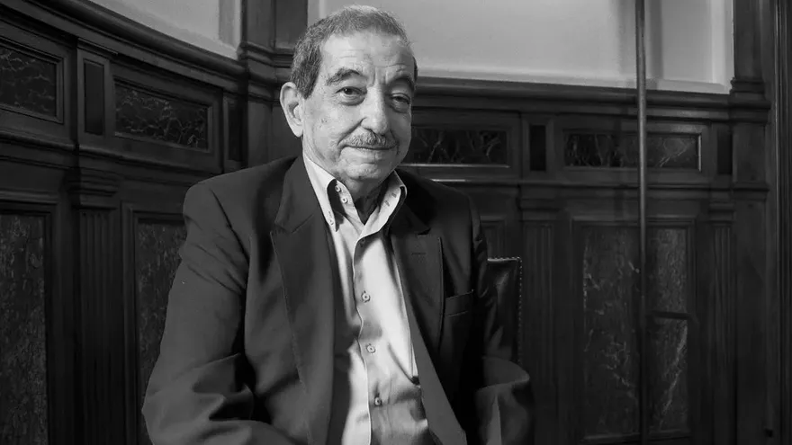 El escritor Ernesto Endara Estrada.