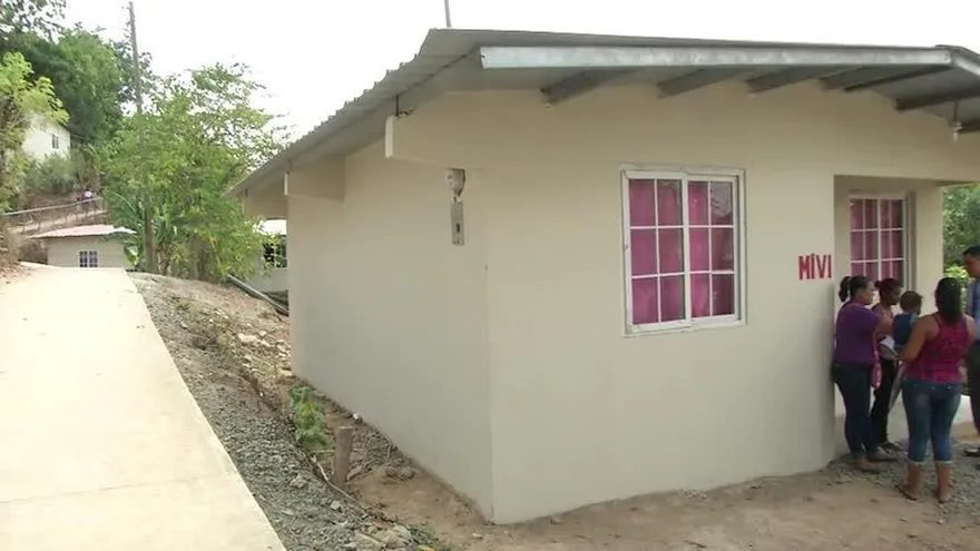 Entregan casas en Tierra Prometida