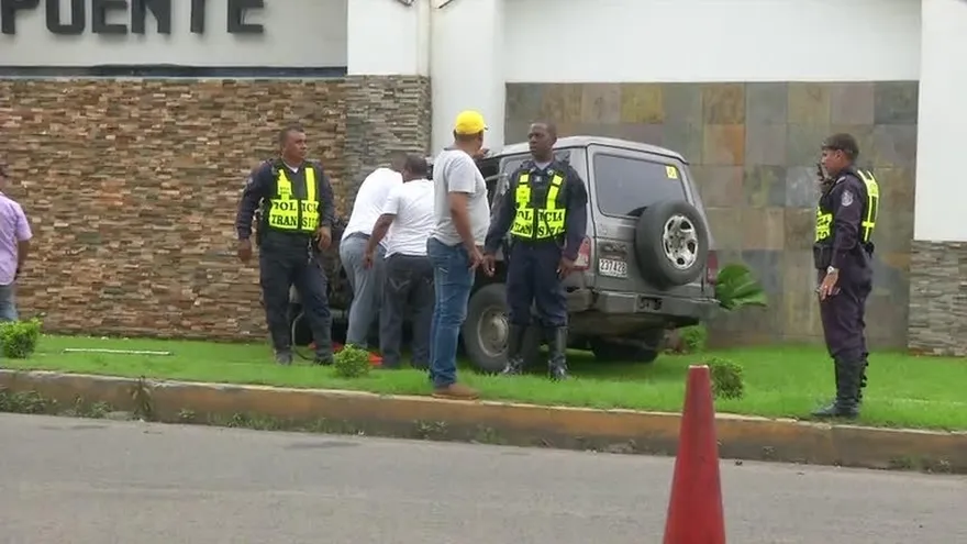 Hombre muere tras colisionar contra una casa de citas