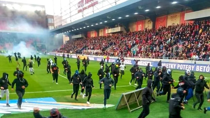 Violencia en el fútbol de Eslovaquia dejó varios heridos
