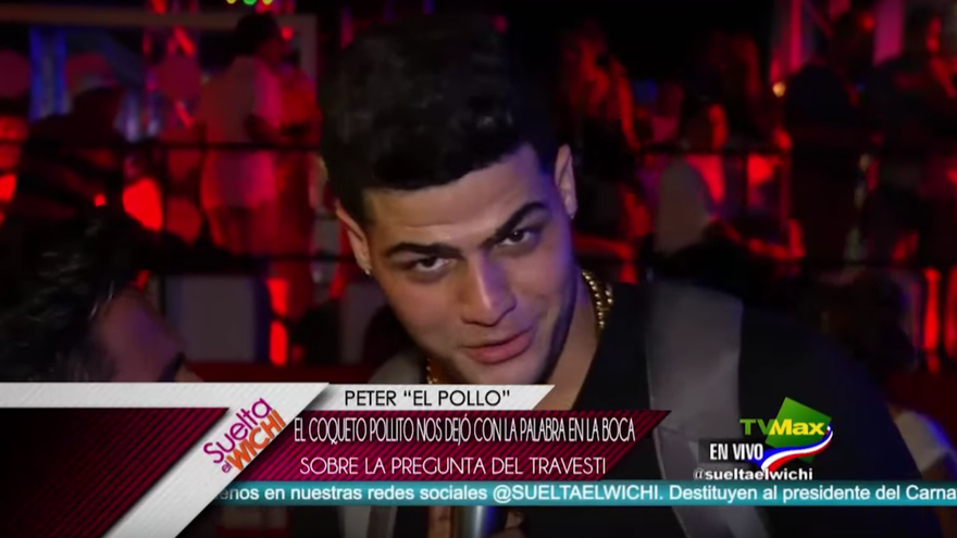 ¿El pollo se confunde con un travesti?