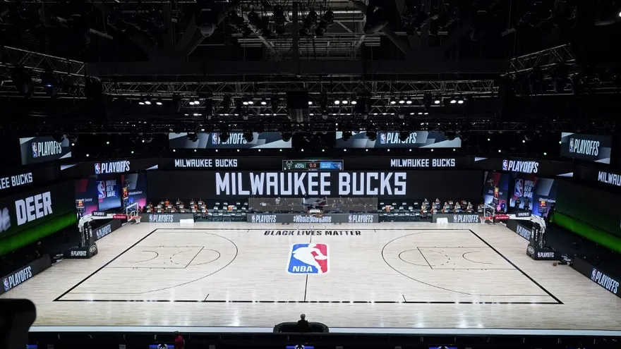 Bucks no jugarán partido de playoffs NBA en protesta por ataque policial