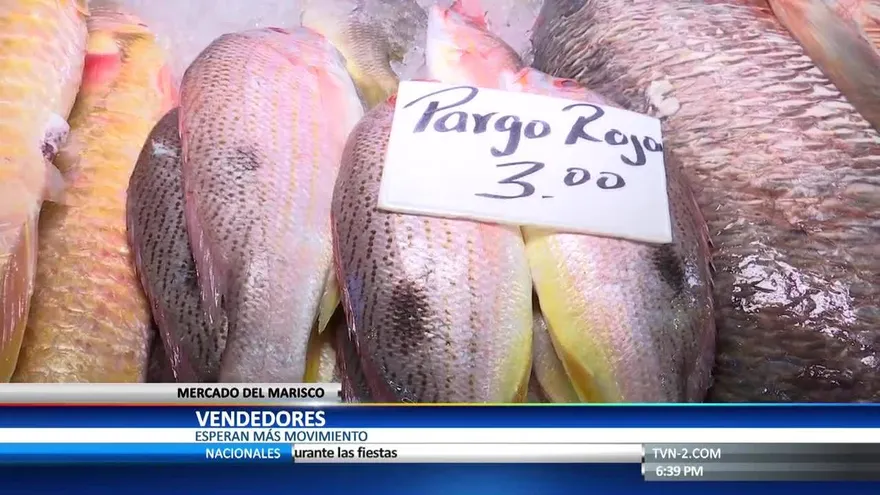 Acuden al Mercado del Marisco en busca de la comida de fin de año